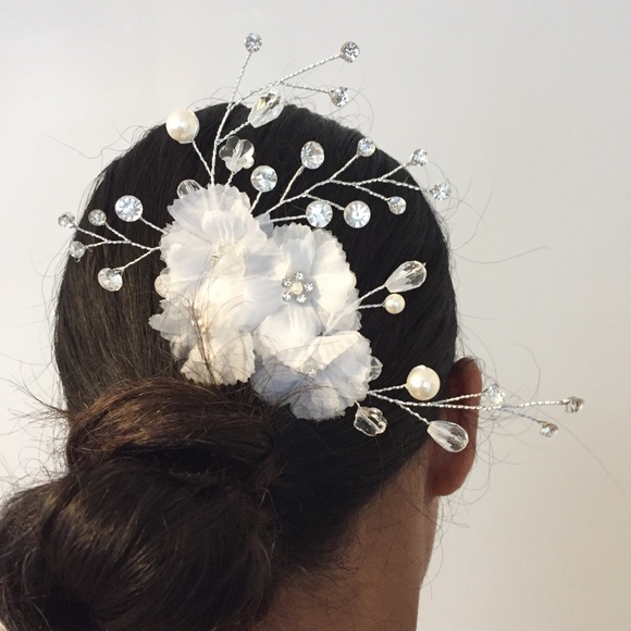 NEW FLORAL SILVER GEM BRIDAL WEDDING HAIR COMB - Picture 6 of 6